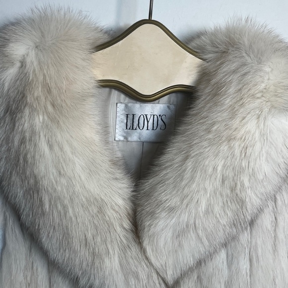 Women's Luxurious Genuine Blue Fox Fur Coat - Picture 5 of 5